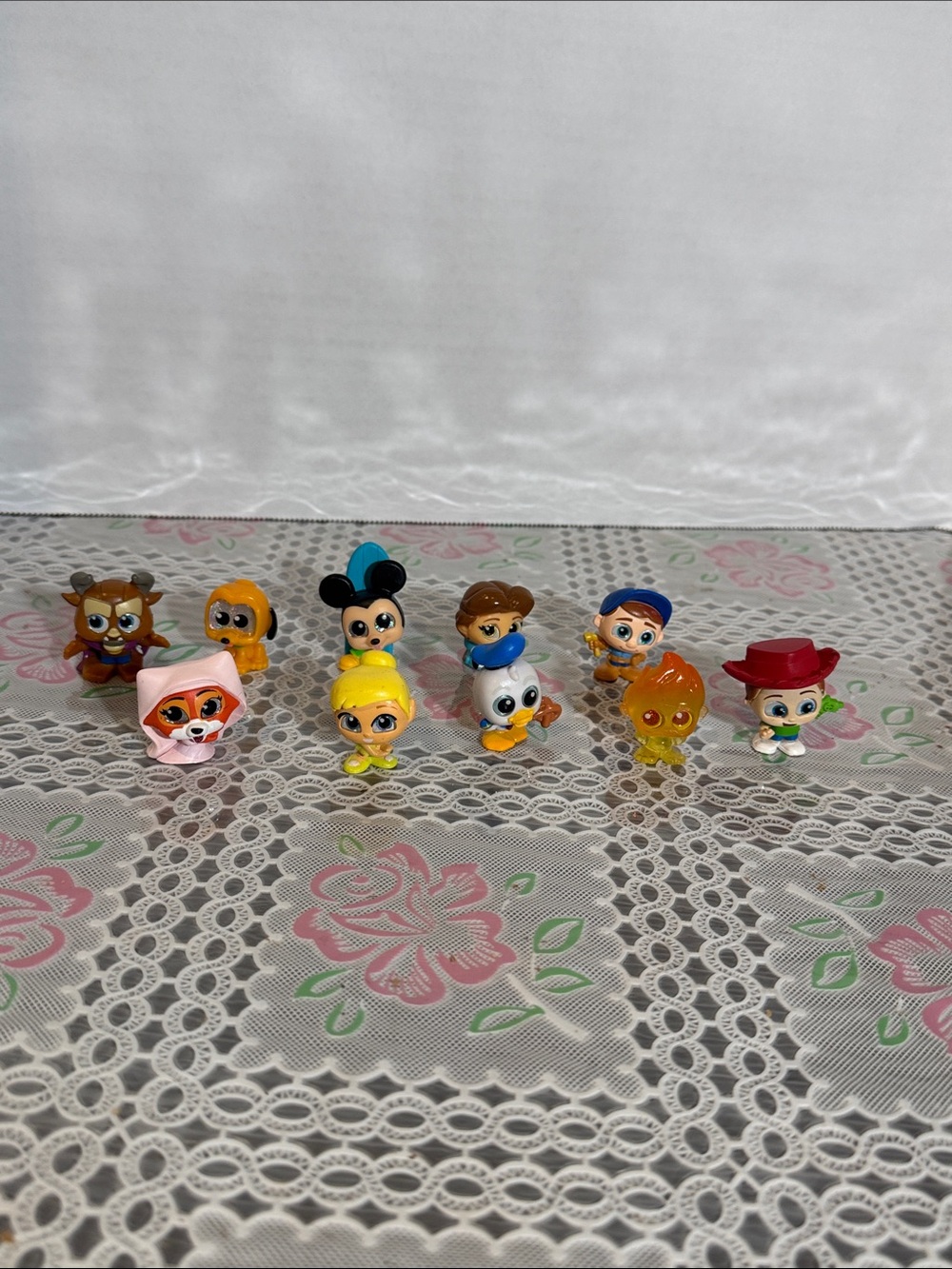 Disney Doorables Lot of 10 Assorted Mini Figures Mixed Series Figures